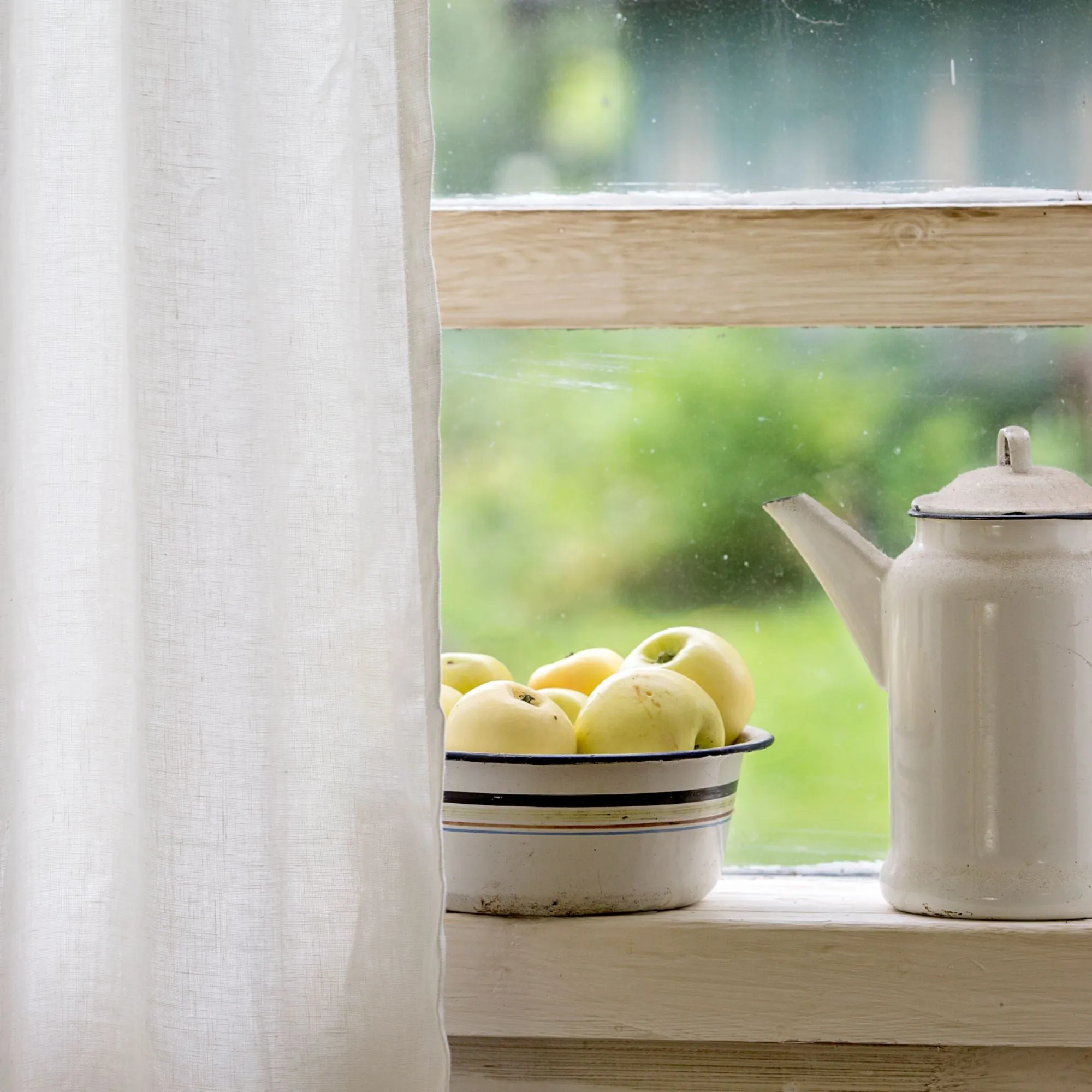 Linen curtains with rod pocket and decorative crown